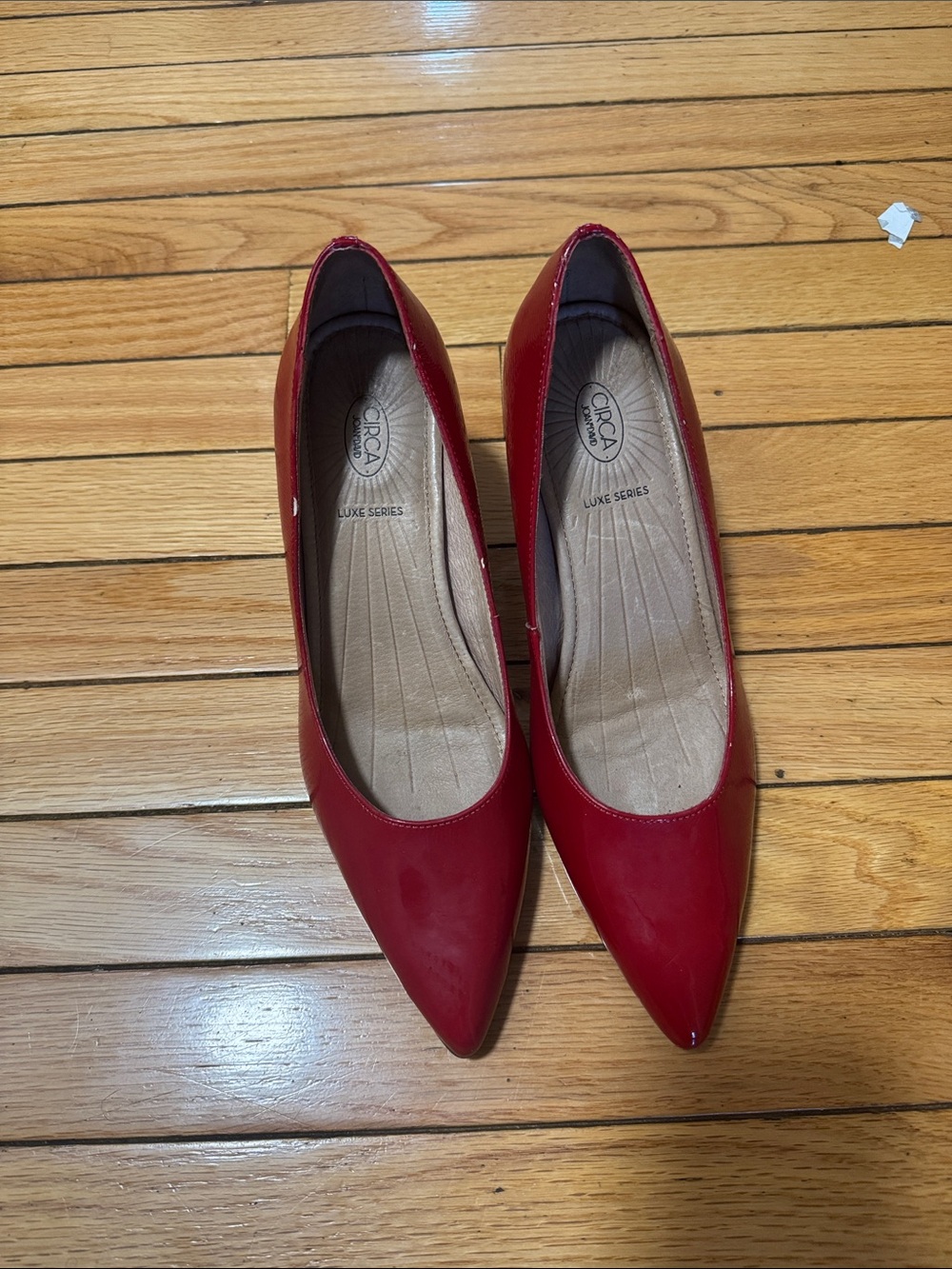 Luxe Series Women's Red Pointed-Toe Flats